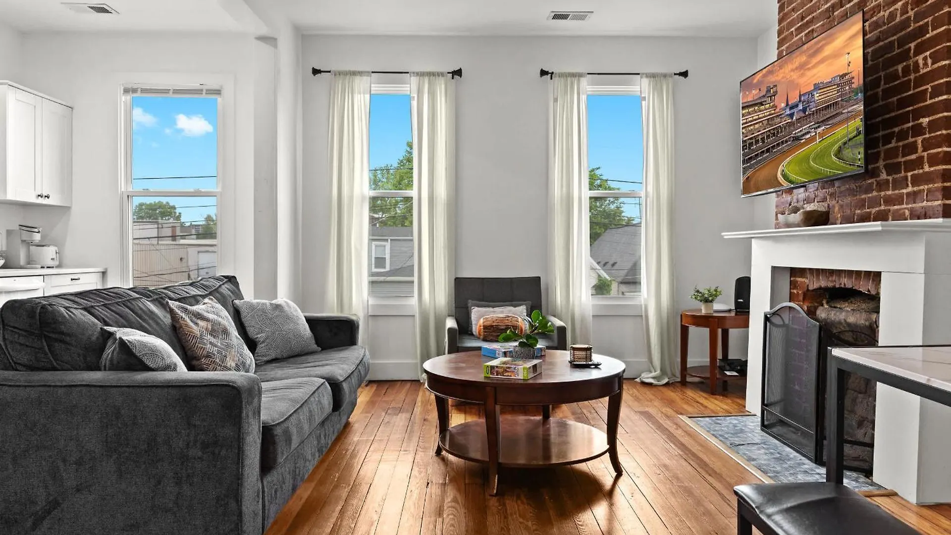 Charming 2Nd-Floor Flat 3Br 2Ba Free Parking Apartment Louisville