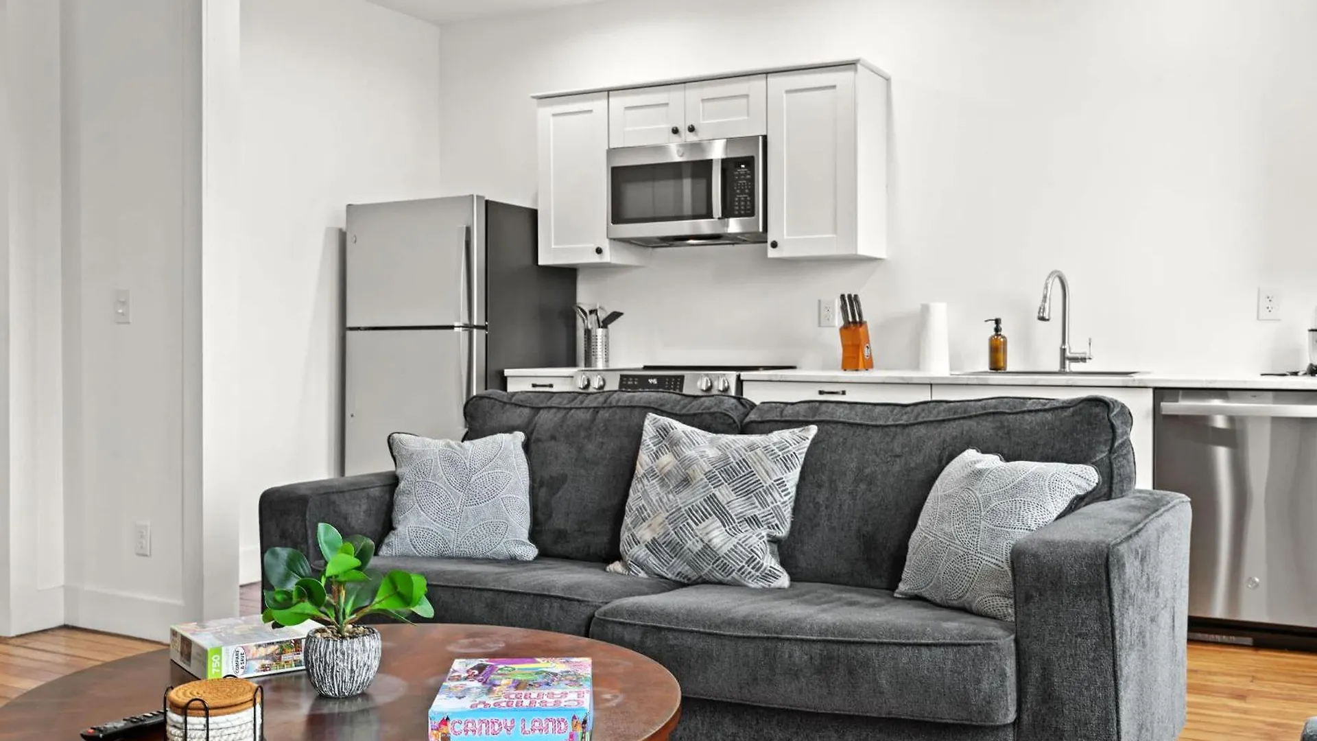 Charming 2Nd-Floor Flat 3Br 2Ba Free Parking Apartment Louisville 0*,