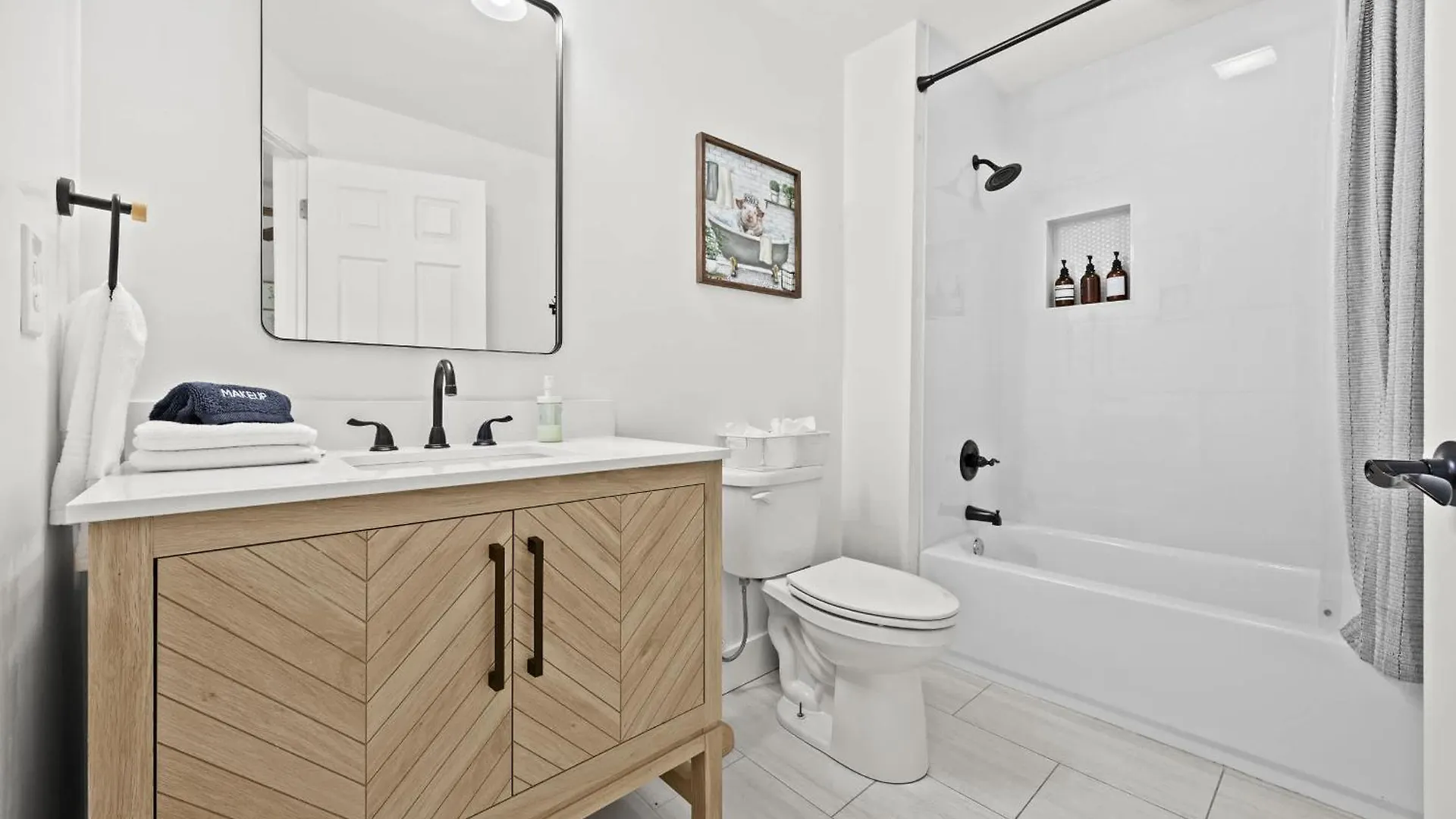 Charming 2Nd-Floor Flat 3Br 2Ba Free Parking Apartment Louisville
